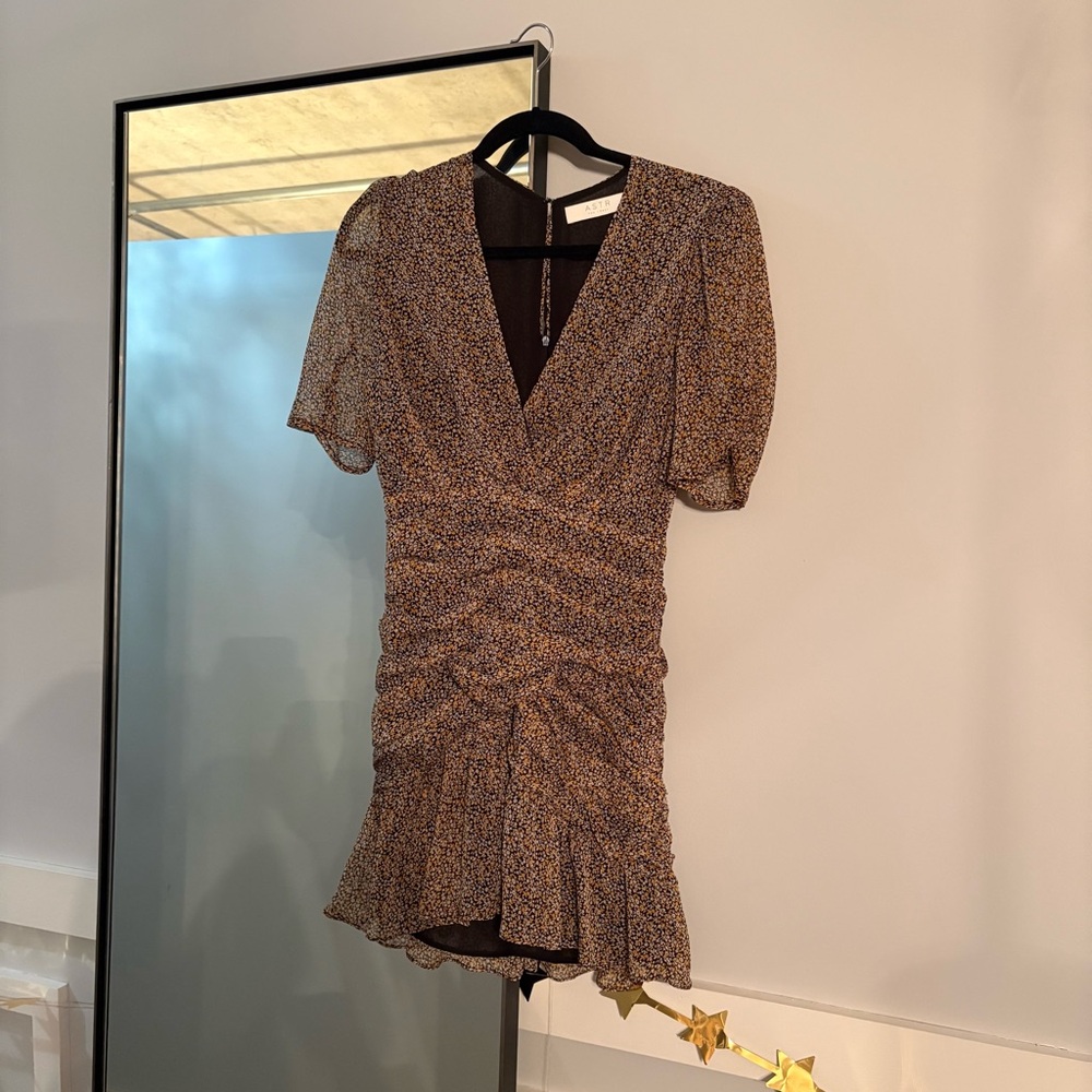ASTR Floral V-Neck Ruched Dress